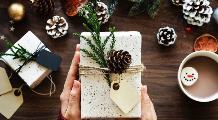 Tips to keep in mind when purchasing personalized gifts send gifts to Pakistan