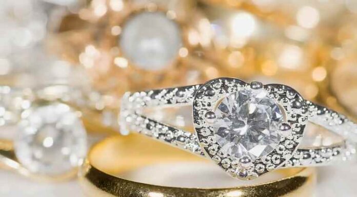 Tips for Mixing Gold and Silver Jewelry Tips for Mixing Gold and Silver Jewelry